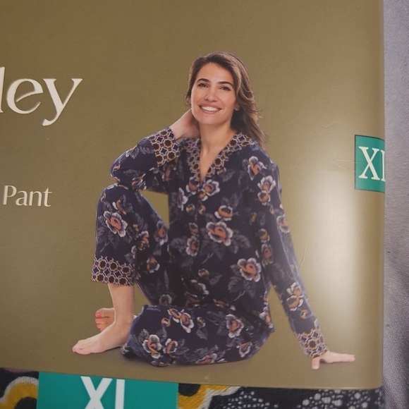 Vera Bradley Women's 2- Piece Pajama Set Long Sleeve Top & Pants XL Blue NWT - Picture 3 of 4